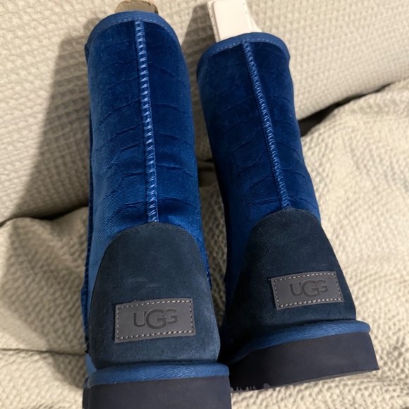 Authentic Rare Blue Velvet Uggs Women’s Sz 8 - Picture 5 of 8